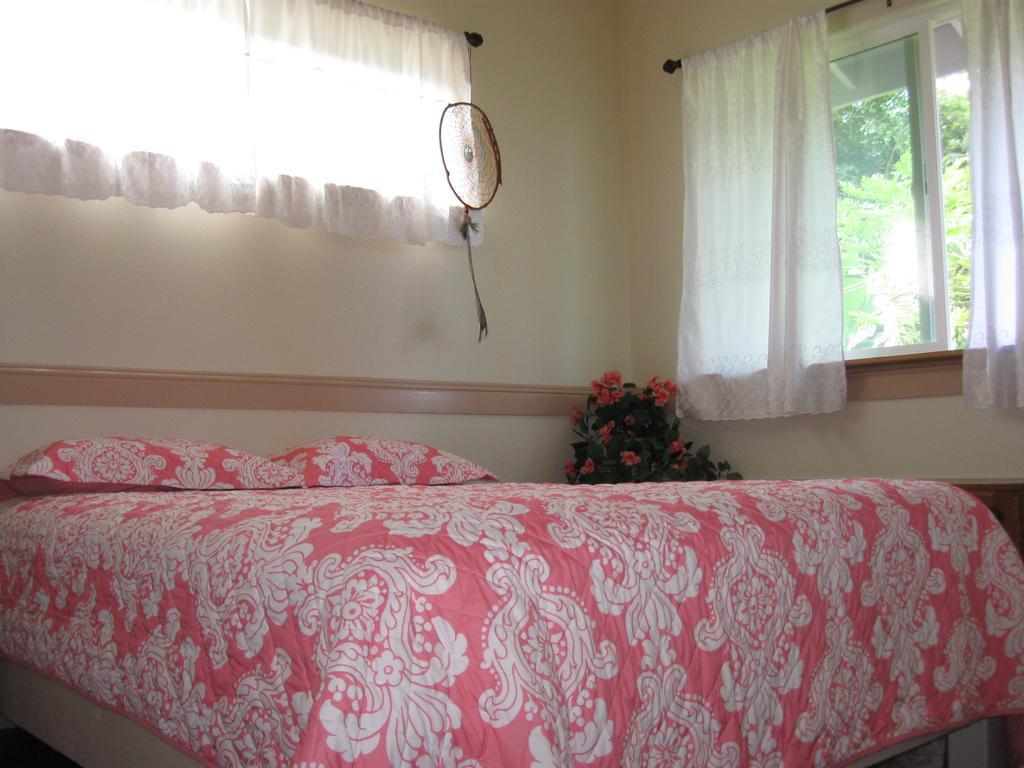 The Dolphin Cottage At Kehena Beach Room photo