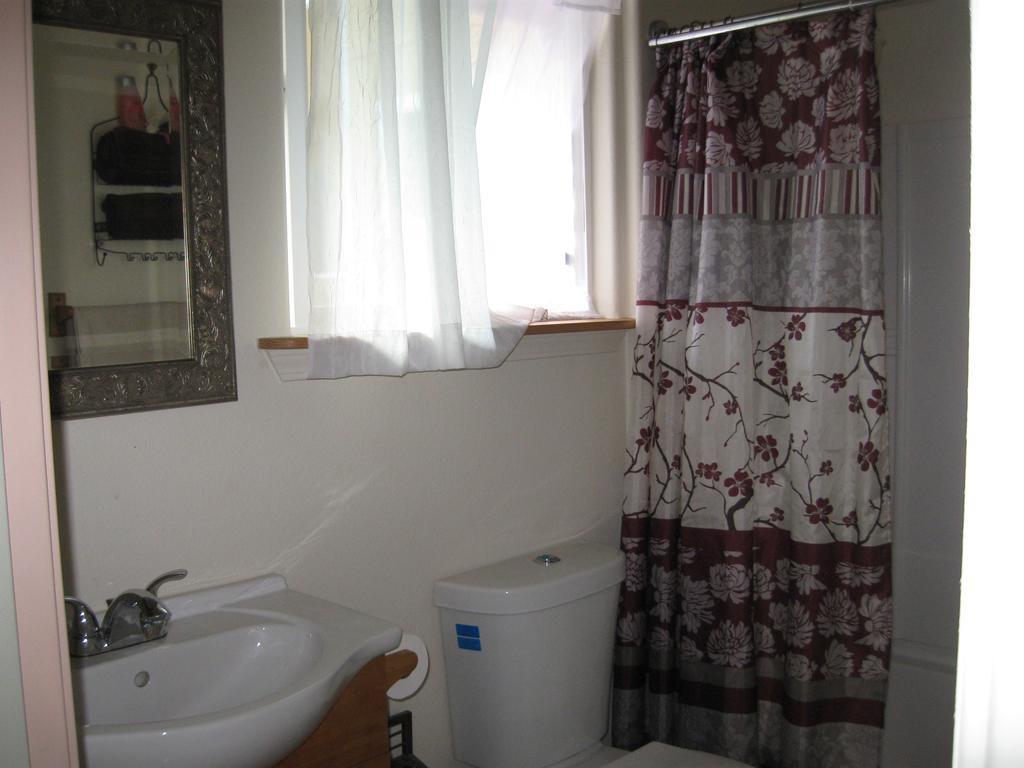 The Dolphin Cottage At Kehena Beach Room photo